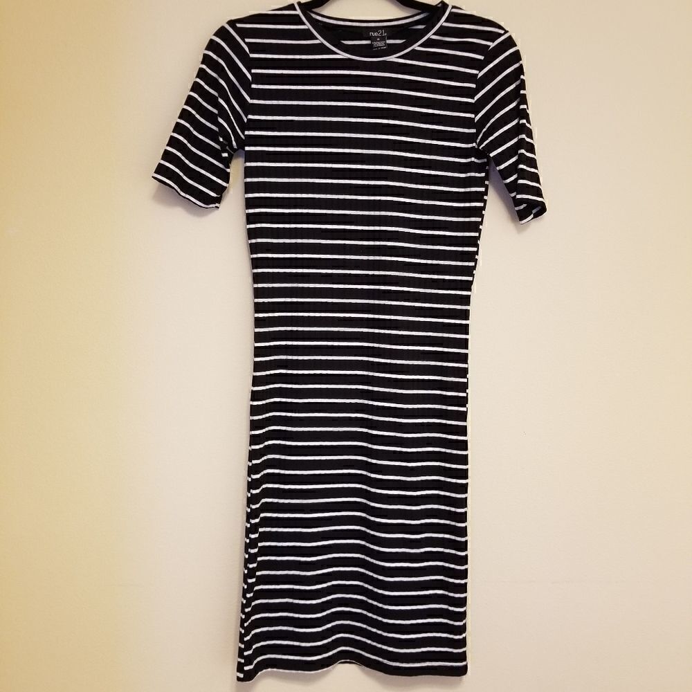 NWT! Rue21 Black White Striped Ribbed Knit Form Fitting Dress Size Medium
